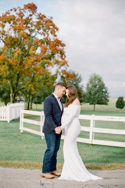 fall-maternity-photos-williamsburg-virginia