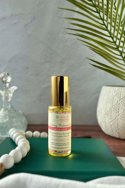 sun-and-moon-garden-botanicals-spring-woods-body-oil