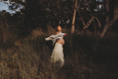 Golden Hour Maternity Photo Session in a Field in the woodlands texas
