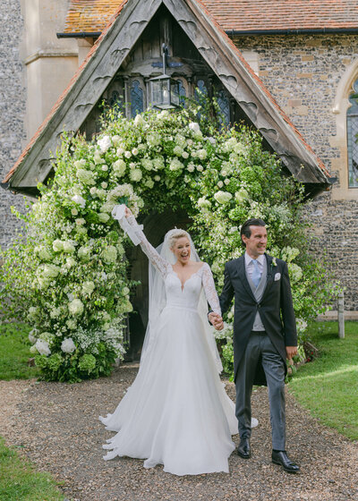 chloe-winstanley-weddings-hambleden-church-bride-groom-flower-arch