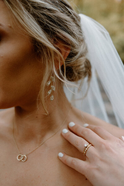 Simple elegant gold bridal details.