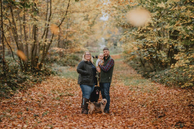 autumn family photoshoot with dogs