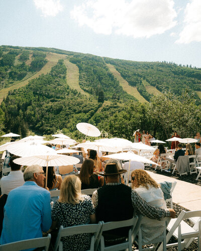 Film wedding photos of guests