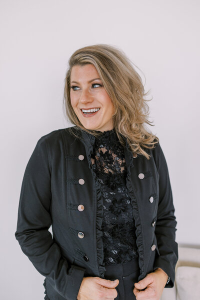 Alison Smith, one of our lead makeup artist, excels in creating elegant and timeless looks for all clients. With a keen eye for detail and a commitment to perfection, Alison ensures every client feels beautiful and confident.