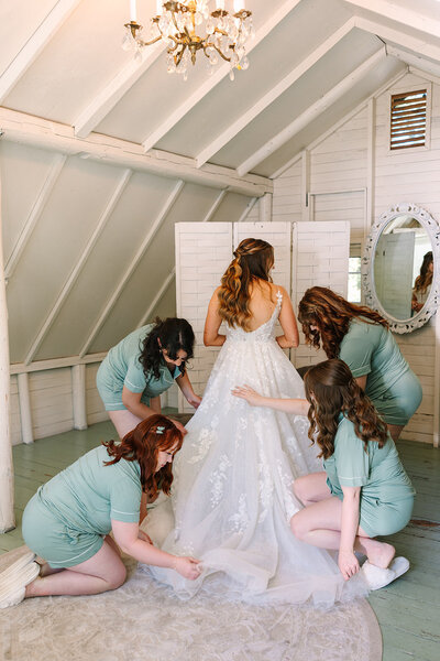 jardin del sol snohomish bride Getting ready