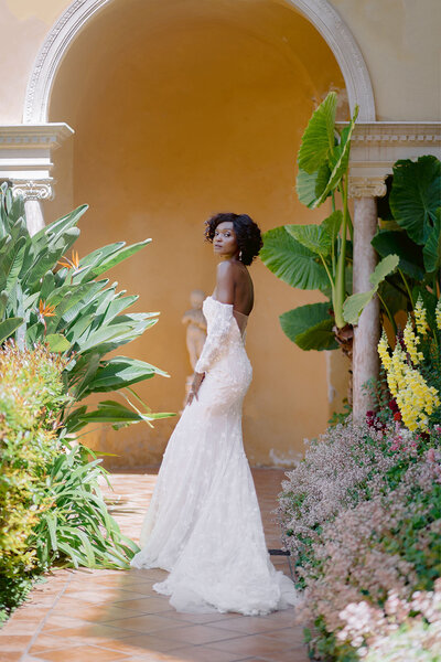 bride holding a bouquet during her wedding in paris