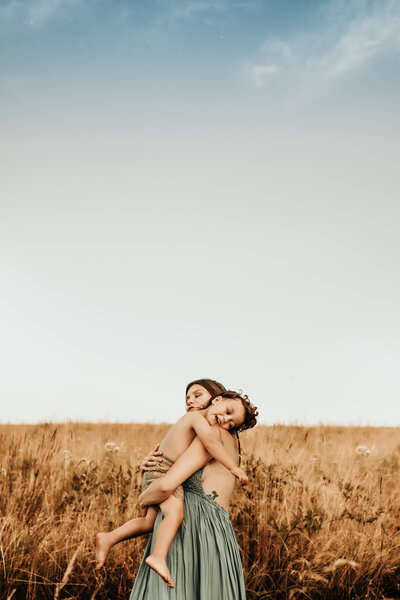 Maternity session at sunset at Valley Garden Park in Wilmington Delaware
