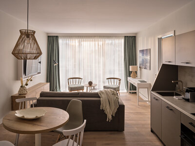 Couple Living Apartment im the breeze mit Blick in den Wohnbereich