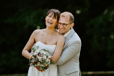 Hochzeitsfotograf Sarah Thelen fotografiert ein Brautpaar in Schloss Zweibrüggen zu ihrer Hochzeit