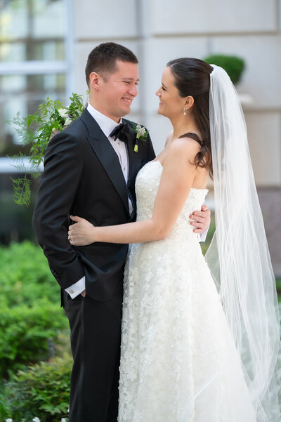 Bride and groom pictures outside of Union Station Dallas
