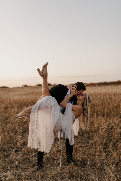 man holding woman on his shoulders