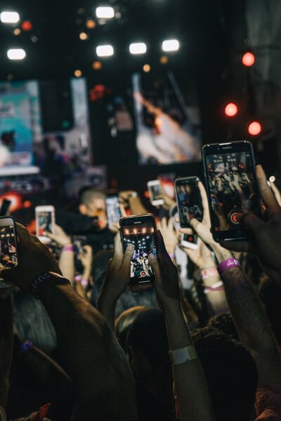 Capturing audience engagement at live music event for concert video production and brand content