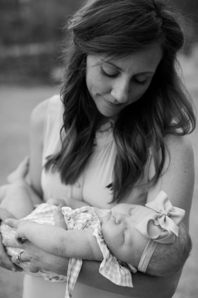 Ashley Hodges Photography takes photo of mom and baby at Soddy Gulf in Soddy Daisy, TN 