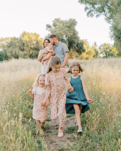 newborn and family photographer in Sacramento, Folsom, Roseville, Bay Area, California