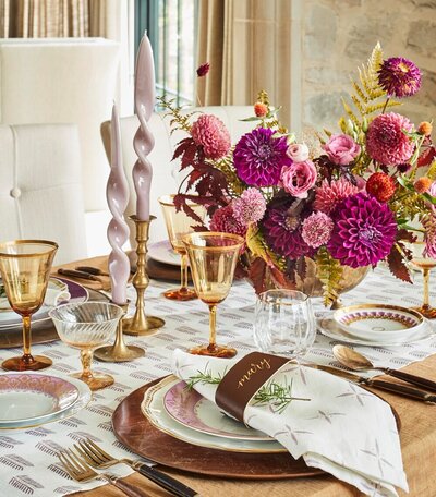 Luxury table setting with a pink flower arrangement in the middle