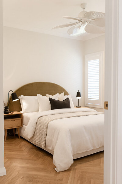 Arch bedhead in bedroom