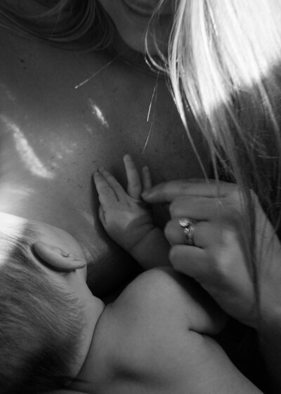 family and motherhood photographer documentary