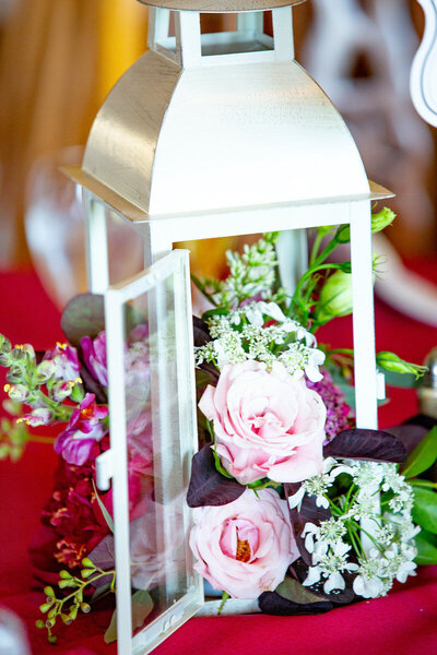 Morningside-Inn-MD-wedding-florist-Sweet-Blossoms-lantern-centerpiece-Turner-Photography