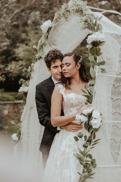 bride-and-groom-under-arch