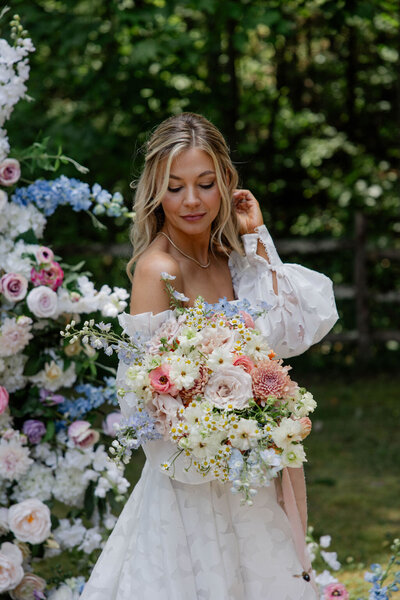 bride holding bouquet at atlanta wedding