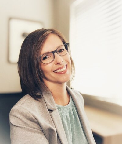 Brooke Calderon Therapy, LMFT practices person-centered therapy for individuals and families in California, using evidence-based practices to manage anxiety, depression, OCD, parenting challenges, life transitions and stressors.