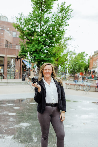 Katelyn Hayes is a visionary photographer located in Atlanta, GA. She is ready to capture your moments through stunning photography at your next event, family session or portrait session.