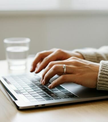 A woman scheduling a free consultation on her computer. You can start healing your relationship with us. Begin with scheduling your first consultation with relationship Experts in Florida. 