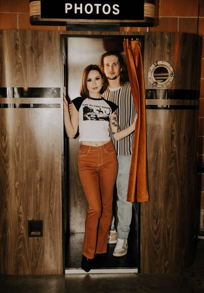 Retro Photo Booth Couple