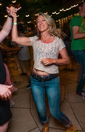 Lisa Kummer dancing