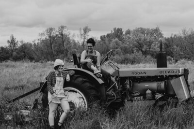 laramie-and-morgan-gardening-session004-70