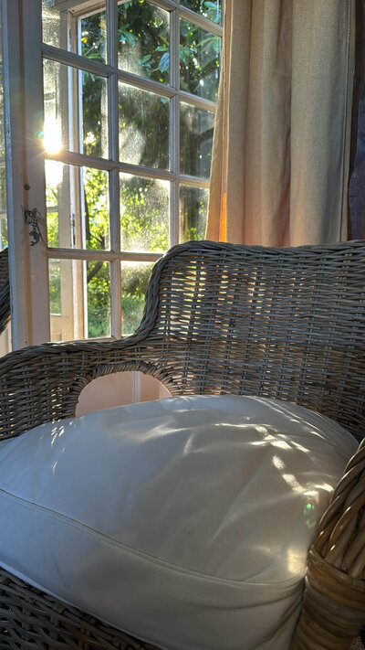 wovencopy_sittingroom2