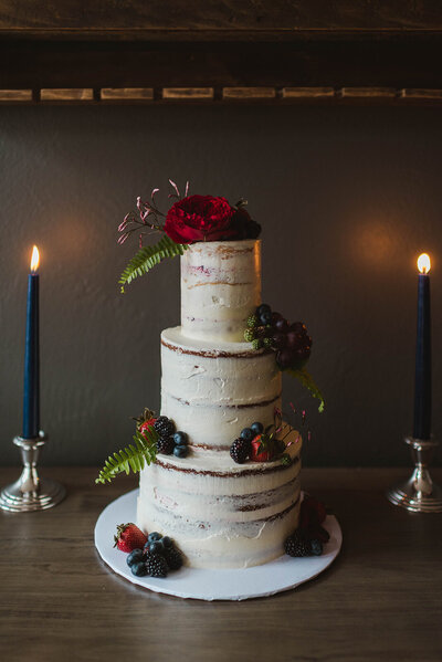 Vintage-Maryland-wedding-florist-Sweet-Blossoms-cake-flowers-Stephanie-Dee-Photography