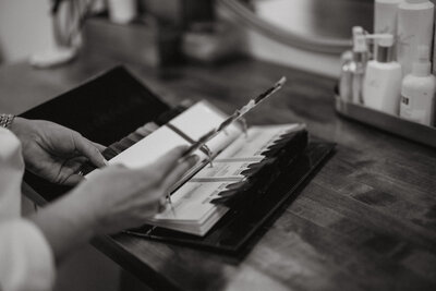Clean, refined brand elements and schedulers that mirror the softness and professionalism of her service.