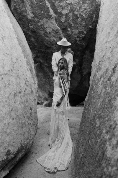 elopement couple in desert