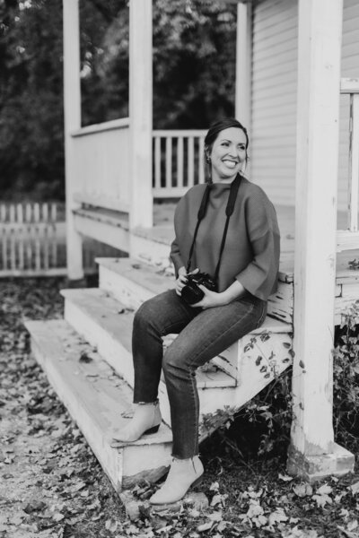 Photographer Mary Catherine sitting on porch holding camera - Northern Virginia family photographer