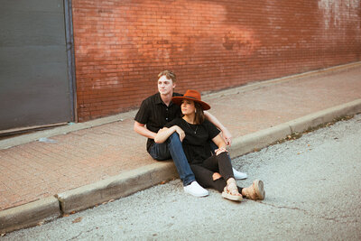 city engagement, young couple, liberty memorial, field photoshoot, kansas city engagement, kansas city couple