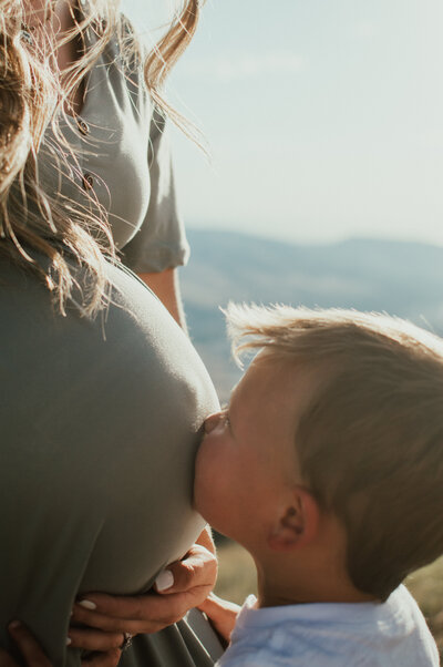 Idaho maternity and newborn photography by Lizee Gardner