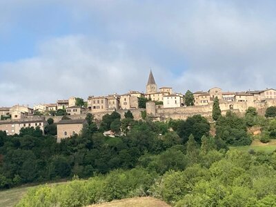 Visiter Puycelsi dans le Tarn
