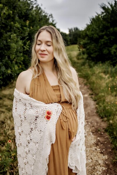 An expectant mom at a maternity pregnancy photo session in Plano, TX