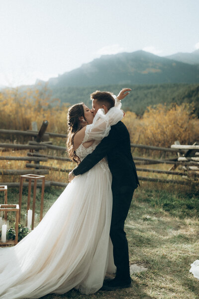 Colorado wedding photos in the mountains in the fall