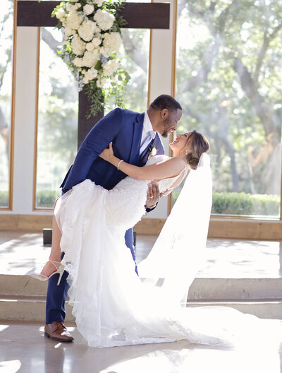 Michelle and Jonathan wedding at Canyonwood Ridge, Texas Hill Country – candid laugh outdoors