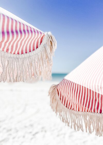 ys_accent_sombrillas de raya en la playa
