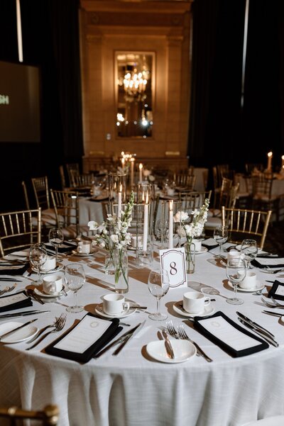 Fort Garry wedding, with white linens and black napkins