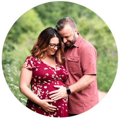 Appleton Maternity Photo in springtime | Glory Be Photography by Tara Bos