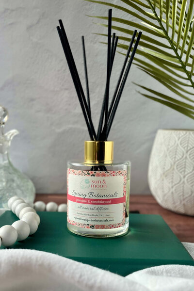 sun-and-moon-garden-botanicals-spring-jasmine-sandalwood-diffuser