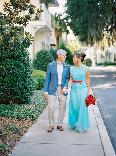 beaulieu oaks historic estate savannah georgia wedding couples portraits under spanish moss hannah forsberg atlanta fine art film photography destination event