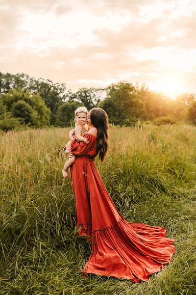 Family, maternity and wedding photographer specializing in authentic moments that tell a story