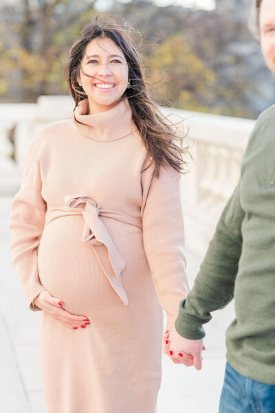 Maternity photos at the Rhode Island State House with mom holding her belly