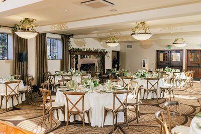 floral table decor at new wedding venue lodge at st edward state park