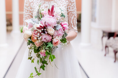 mattie-wezah-photography-flowers-bride-williamsburg